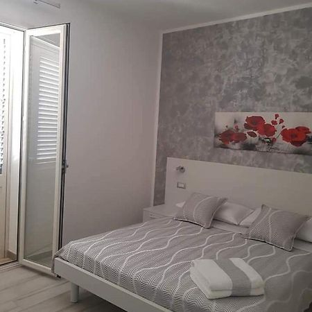 Appartamenti Tiziana Лампедуза Екстериор снимка